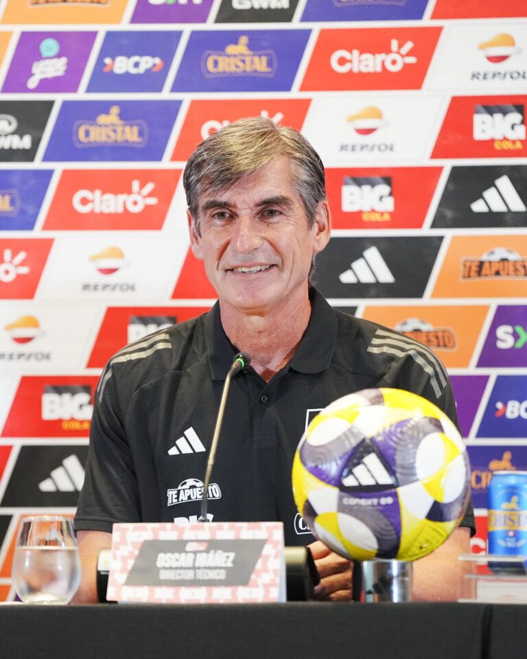 En una conferencia de prensa, la Federación Peruana de Fútbol presentó a Óscar Ibáñez como nuevo DT interino de la Selección Peruana.