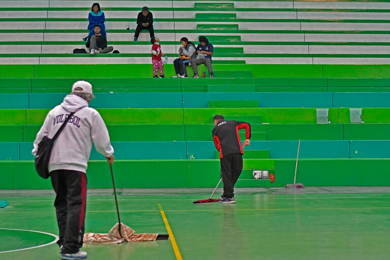 Segunda fecha de la Liga Intermedia se suspendió en Arequipa tras una fuerte lluvia que se filtró en el Coliseo Miguel Grau de Paucarpata.