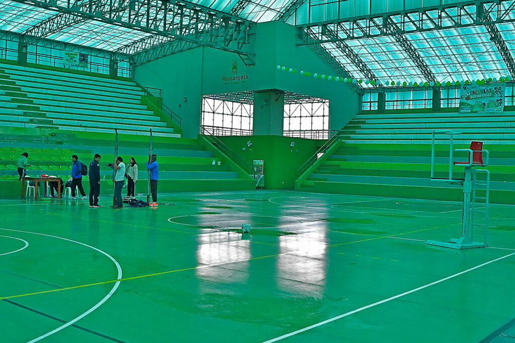 Coliseo Miguel Grau de Paucarpata afectado por lluvias. 