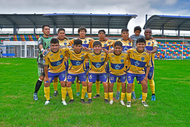 La Liga Distrital de Fútbol de Hunter inició actividad el último domingo en un remodelado Estadio Juan Velasco Alvarado.