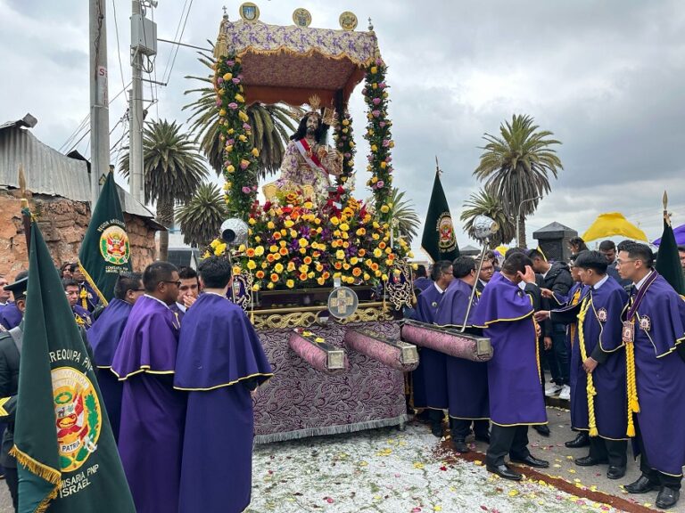 Señor de la Amargura recorrió Paucarpata en su primera procesión del año