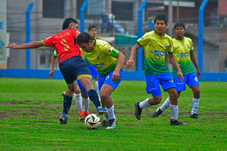 Luego de 4 jornadas en la Liga Distrital de Fútbol de Paucarpata, Ángeles Fox y Total Clean Junior comparten la cima del campeonato.