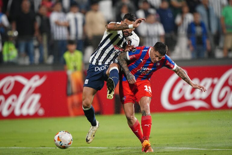 En condición de visitante, Cerro Porteño registra 12 enfrentamientos ante equipos del fútbol peruano, conoce aquí la estadística completa.