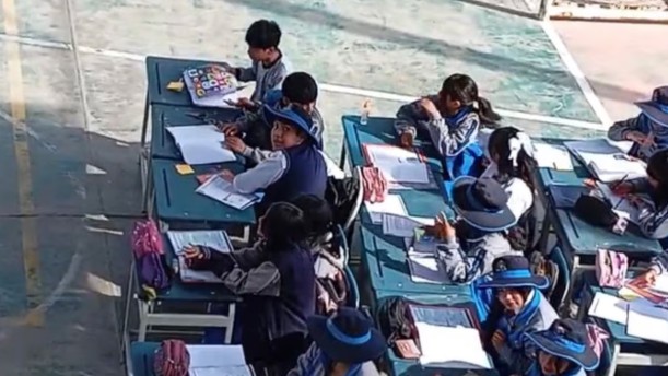 Arequipa: Escolares estudian en el patio por falta de aulas en Cerro Colorado