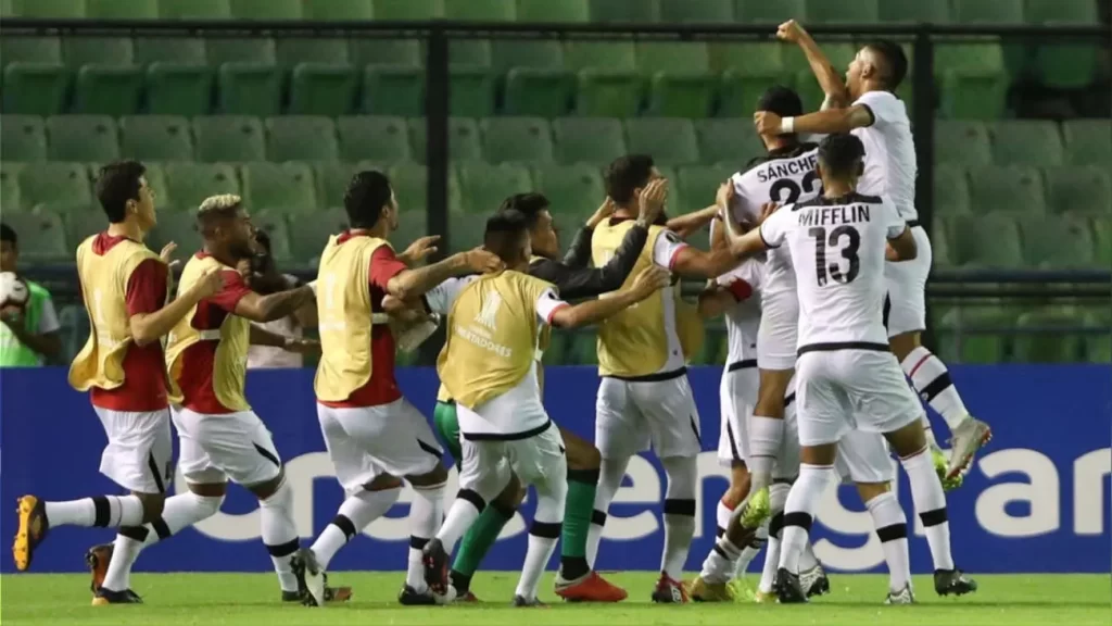 A pesar de la derrota, FBC Melgar celebró ante Caracas FC por el pase a la Fase de Grupos de la CONMEBOL Libertadores.