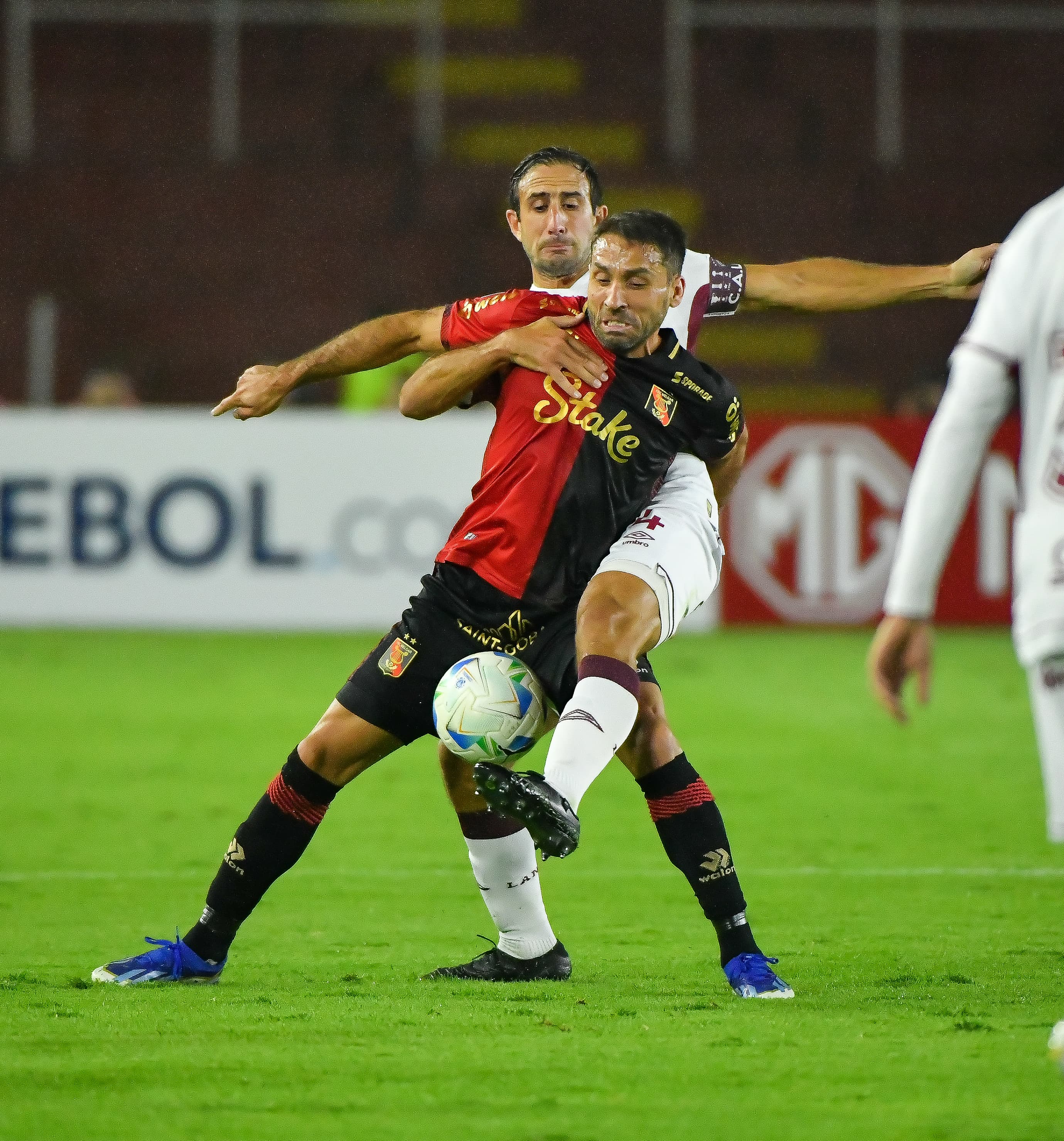 Cristian Bordacahar salió lesionado en el compromiso ante Lanús.