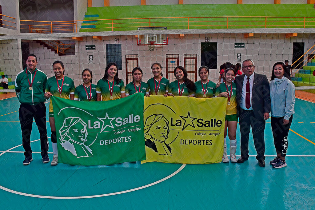 El Colegio de La Salle consiguió la medalla de oro en el vóleibol femenino de la categoría Mayores por CODECOA.