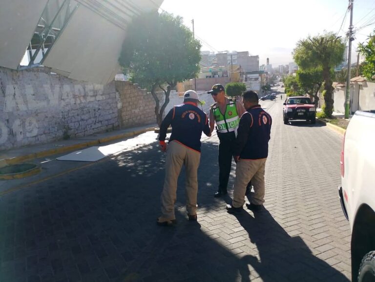 Ventarrones desprenden estructura de drywall de segundo piso en vivienda de Cerro Colorado