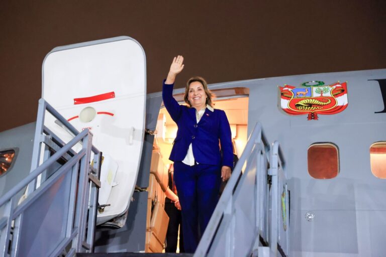 Congreso aprobó viaje de Dina Boluarte a Ecuador para asistir a toma de mando de Daniel Noboa