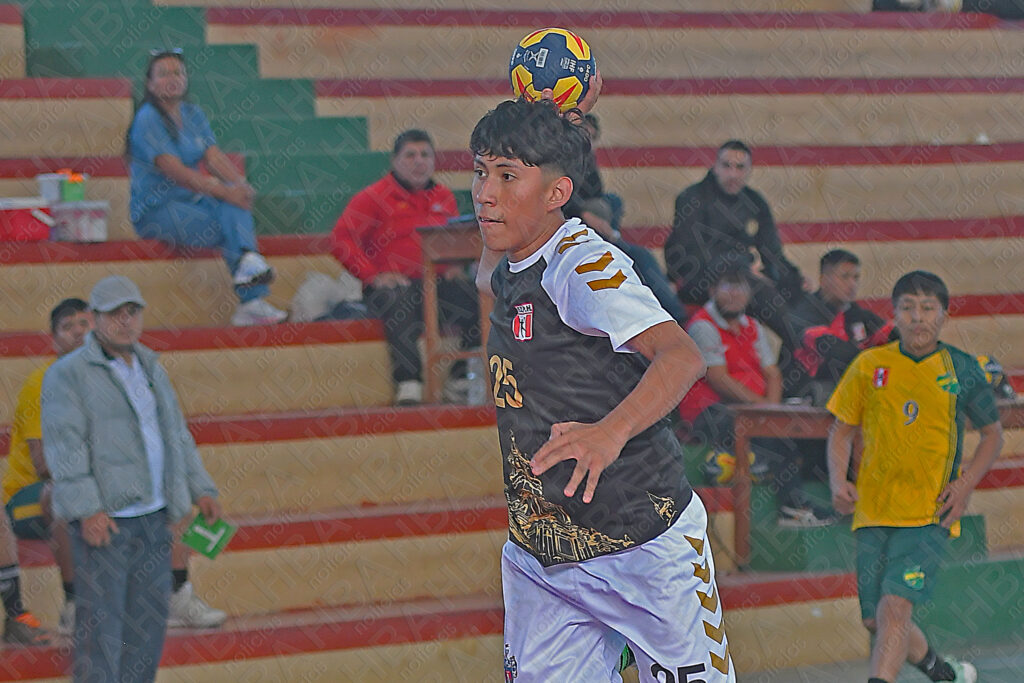 Arequipa inició de la mejor manera su paso por el Campeonato Nacional de Handball U-16 en el Colegio Paola Frassineti.