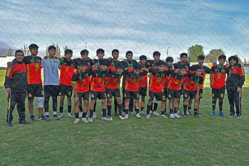 Alumnos del Colegio Santa Clara, con la medalla de plata.