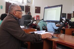 La UNSA dicta cursos gratuitos de informática básica para adultos mayores de Arequipa. Inscripciones hasta el 20 de junio.