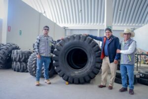 Yarabamba implementa nueva maquinaria para optimizar servicios municipales