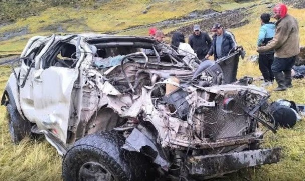 Camioneta cae a un abismo y deja tres muertos y dos heridos en Cusco