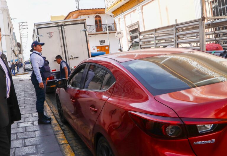 Hasta 4 mil papeleras al mes impone la PNP por estacionamiento de vehículos en la vía pública