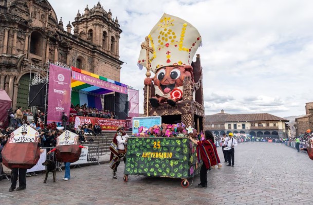 “Papa para el mundo” gana en concurso de alegorías en el Cusco