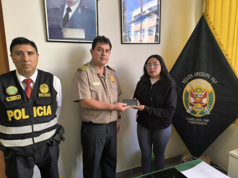 Policía recupera celular robado hace ocho meses y lo devuelve a su dueña