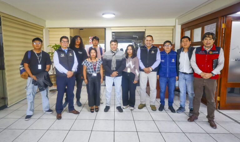 VIDEO: Tras protestas y bloqueo de vías, estudiantes de Literatura de la UNSA logran compromisos de la MPA