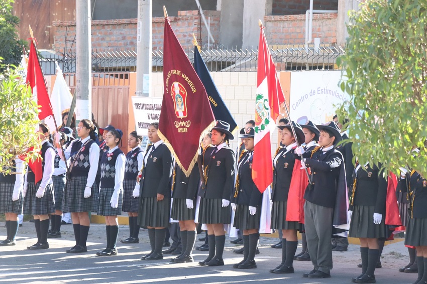 Desfile escolar de Paucarpata 2025