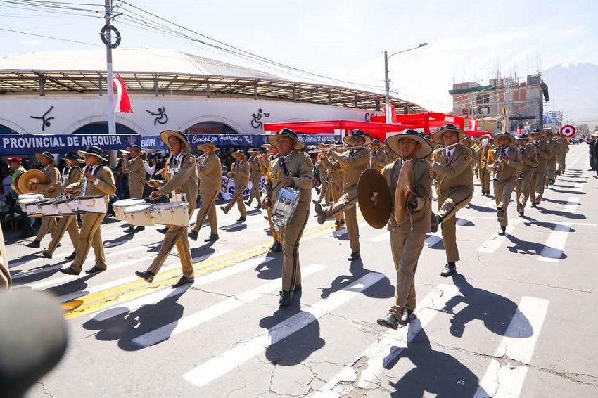 desfile escolar Arequipa