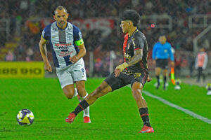 En una importante transferencia para FBC Melgar, Kenji Cabrera deja Arequipa para continuar su carrera en el Vancouver Whitecaps FC de la MLS.