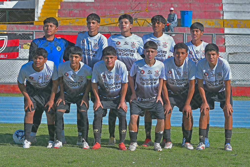 Talent School venció a San José y se adueñó del primer lugar del fútbol masculino, por la categoría C, en los Juegos Escolares del cercado de Arequipa.
