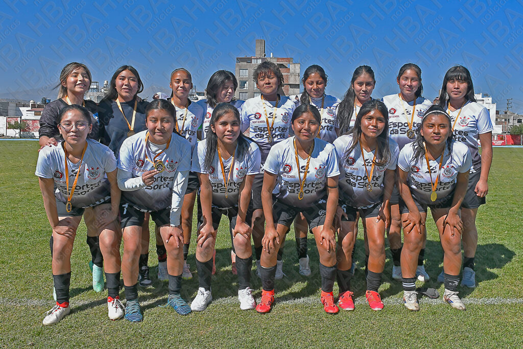 Plantel de fútbol femenino del Colegio Talent School.