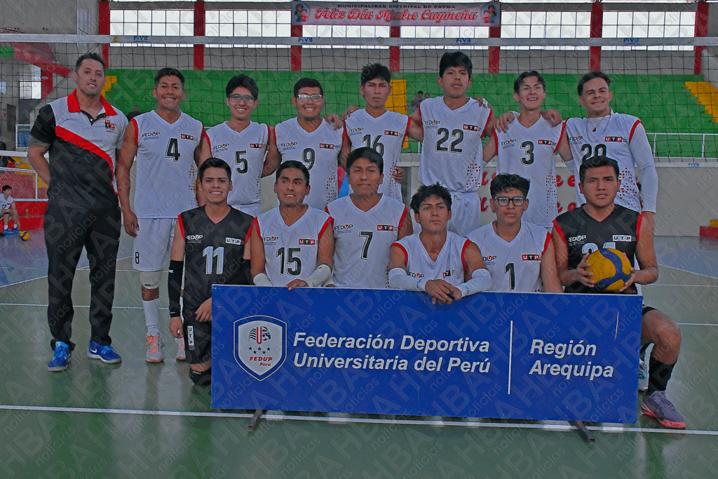 Equipo de vóleibol masculino por parte de la UTP - Arequipa. 