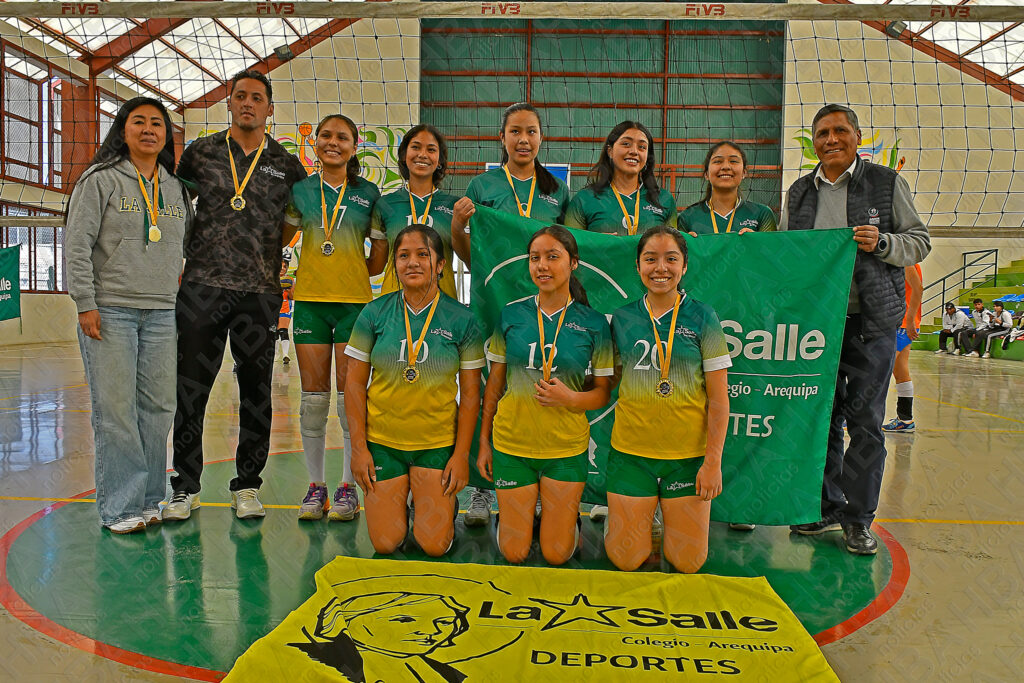 Equipo de vóleibol, en la categoría C, del Colegio de La Salle. 