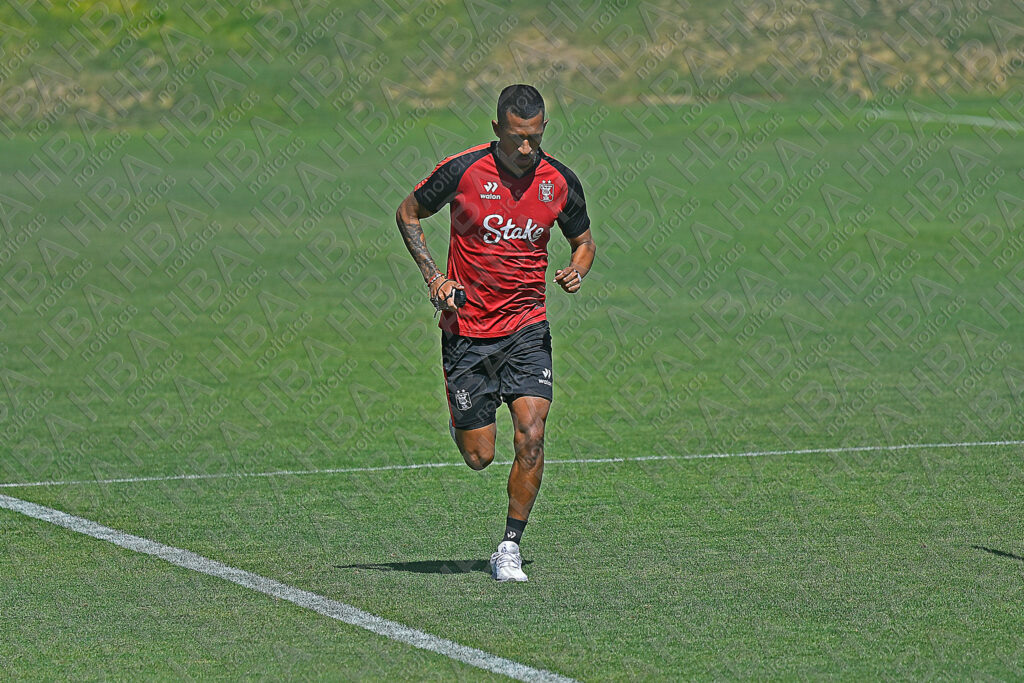 Jhonny Vidales entrenó de manera diferenciada en Mollebaya. 