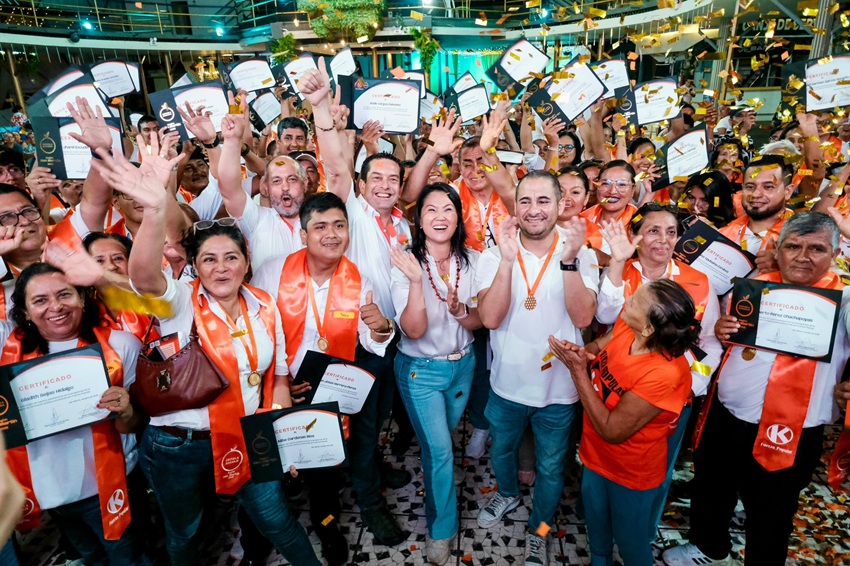 Keiko Fujimori presenta su plancha presidencial y listas parlamentarias en Trujillo