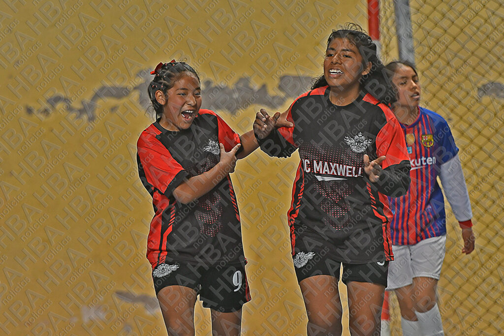 James Clerk Maxwell y Talent School festejaron en el primer lugarel de los Juegos Escolares de la UGEL Norte, por el futsal de la categoría A.