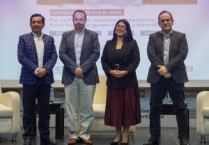 Exministros Luis Carranza y José Salardi en conversatorio en Arequipa, octubre 2025