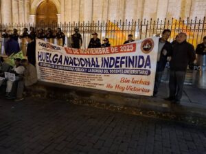 Docentes de la UNSA protestan en Arequipa durante la huelga indefinida 2025
