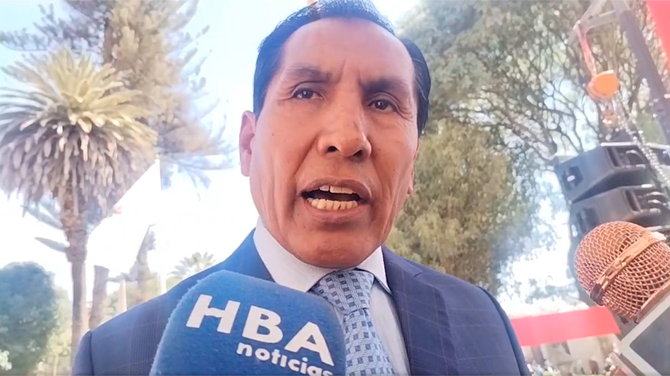 Andrés Arotaype declara a medios locales tras desmentir acusaciones de regidores de Quequeña