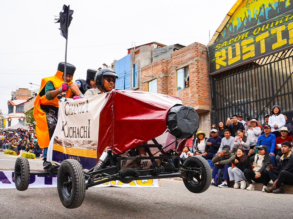 Carros Locos por el aniversario de Juliaca