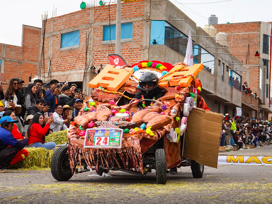 Carros Locos por el aniversario de Juliaca