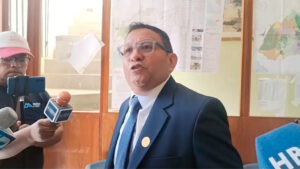 Gerente municipal de Quequeña, Richard Calvo, brinda declaraciones tras acusaciones de regidores