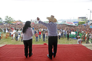 Lilia Paredes junto a Pedro Castillo