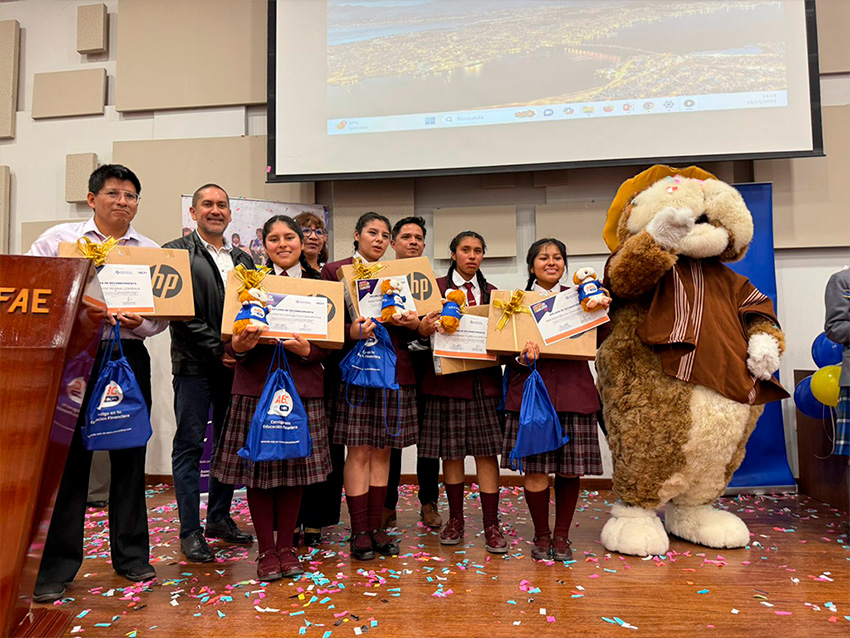 El colegio María Murillo de Bernal fue el ganador del Concurso Educación Financiera con su proyecto Código Para Ricos