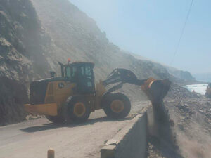 tránsito restringido en Atico por derrumbe