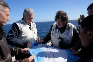Javier Milei en un portaviones